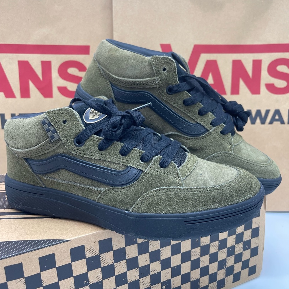 Vans Men’s Zahba Mid
Beatrice Domond Dark Olive Sneakers
VN000CBSDOL - Picture 9 of 16